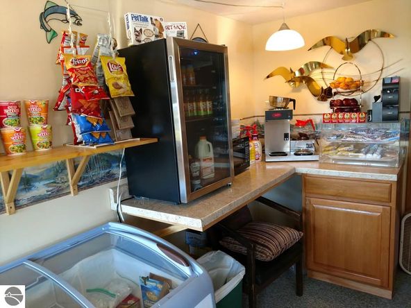 16086 Us Hwy 2, Cooks, MI 49817